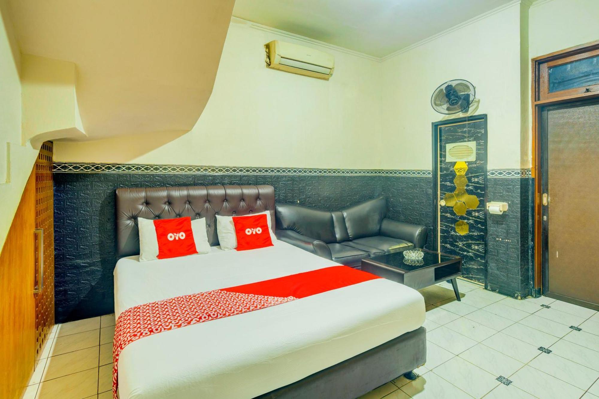 Oyo 93132 Modom Homestay Near Rs Islam Jakarta Pondok Kopi 外观 照片