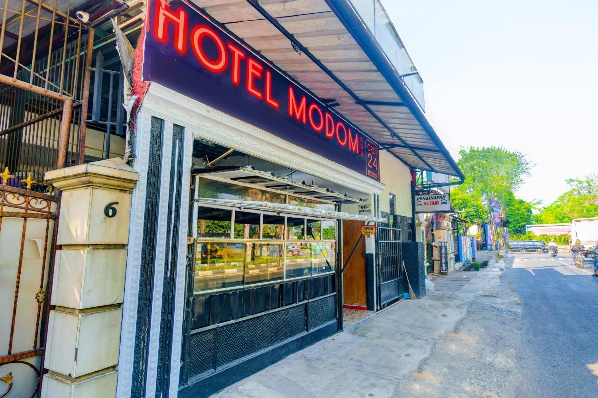 Oyo 93132 Modom Homestay Near Rs Islam Jakarta Pondok Kopi 外观 照片