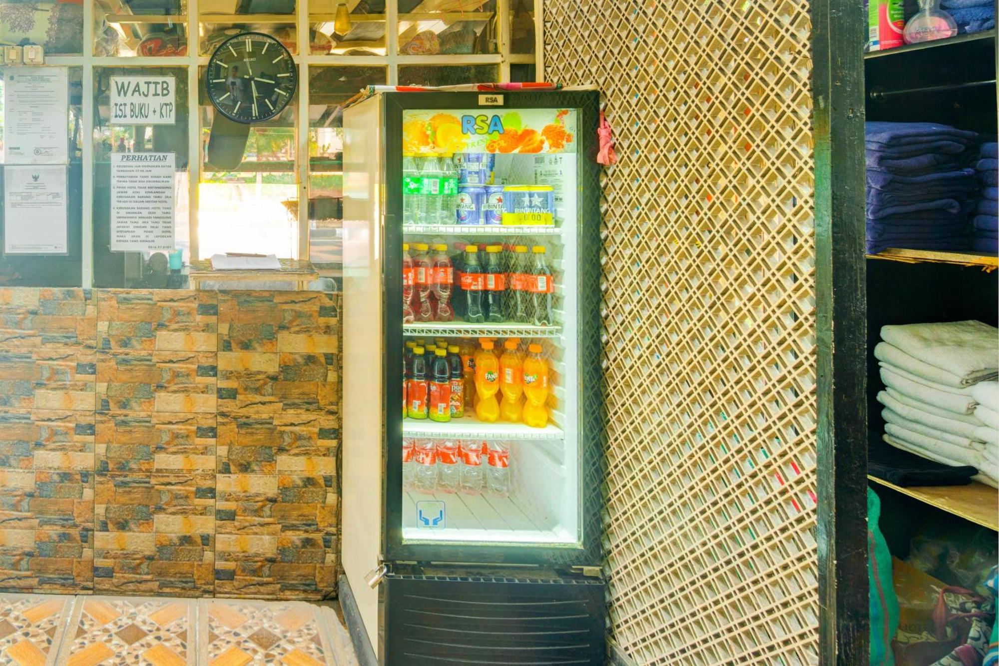 Oyo 93132 Modom Homestay Near Rs Islam Jakarta Pondok Kopi 外观 照片