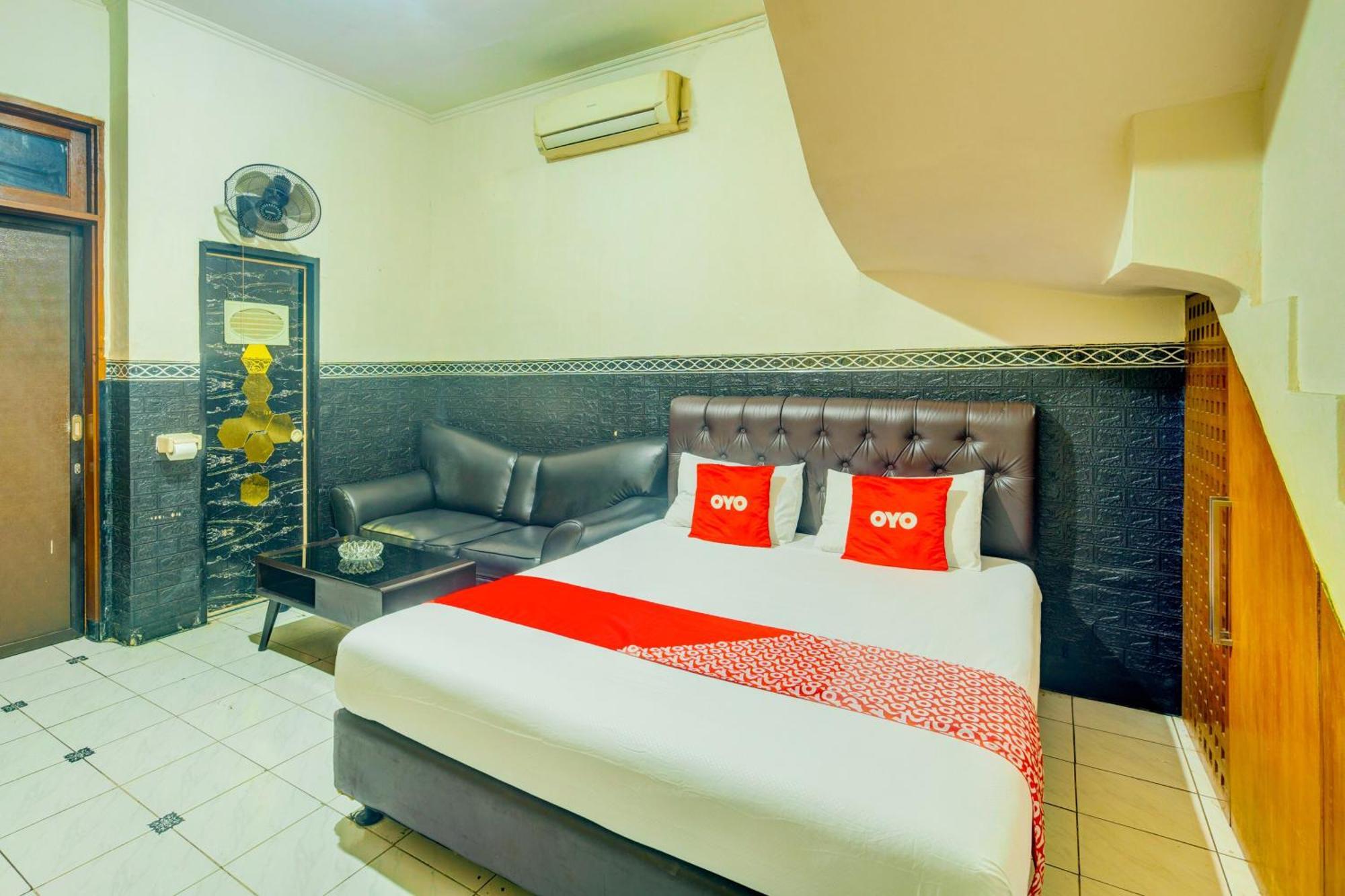 Oyo 93132 Modom Homestay Near Rs Islam Jakarta Pondok Kopi 外观 照片