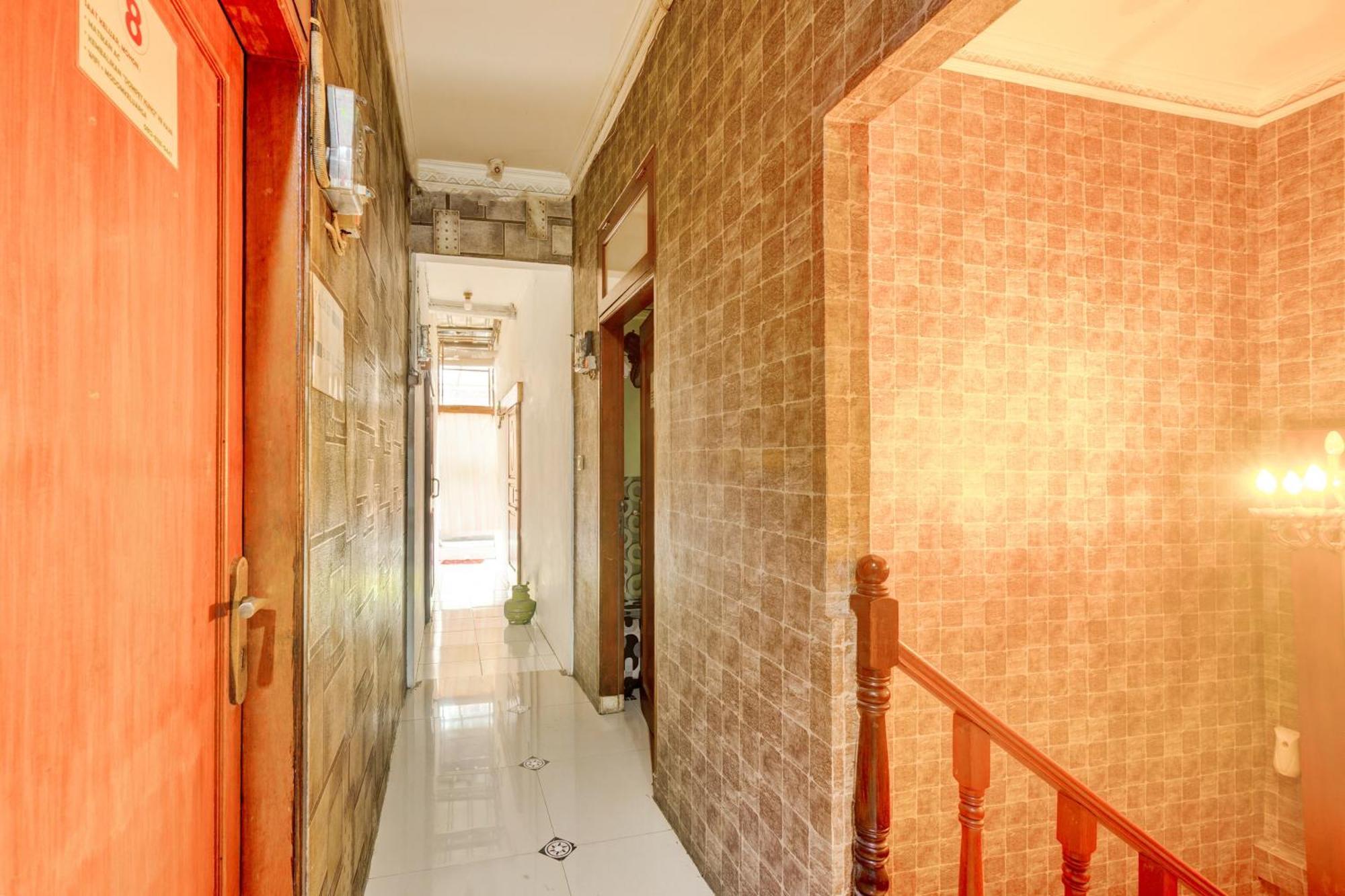 Oyo 93132 Modom Homestay Near Rs Islam Jakarta Pondok Kopi 外观 照片