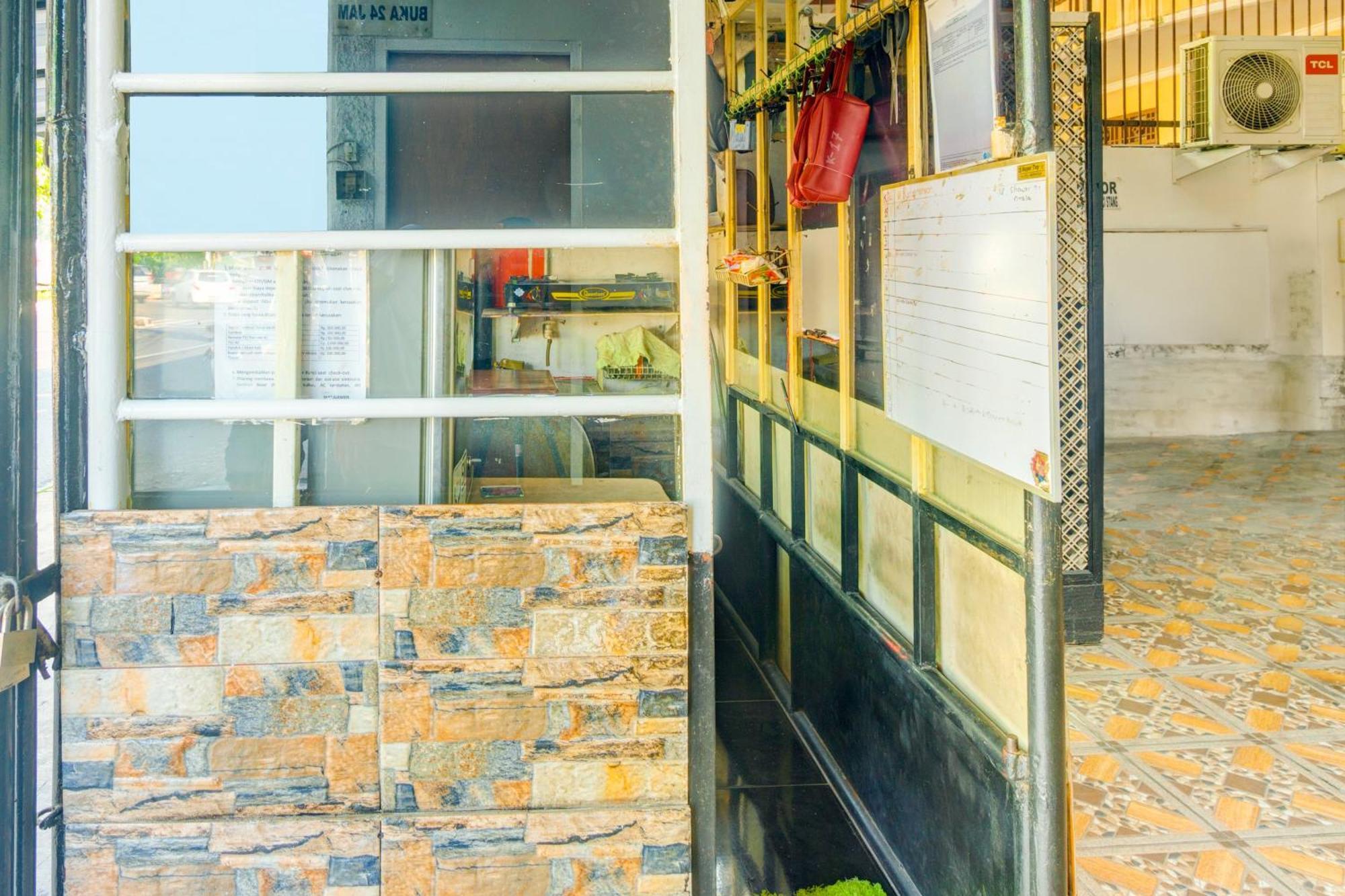 Oyo 93132 Modom Homestay Near Rs Islam Jakarta Pondok Kopi 外观 照片